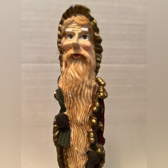 🌟2/$20 item (mix and match)🌟 Tall long-bearded resin Santa with sack of Toys - Picture 3 of 6